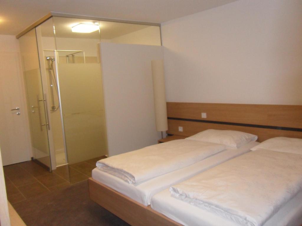 Gasthof-Pension Schuetz Wesenufer Room photo