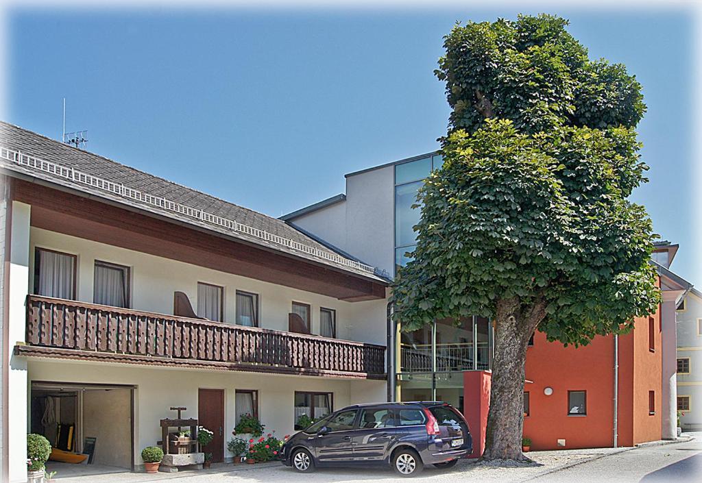 Gasthof-Pension Schuetz Wesenufer Exterior photo